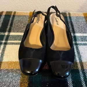 Trotters 1 1/2” kitten heels - black